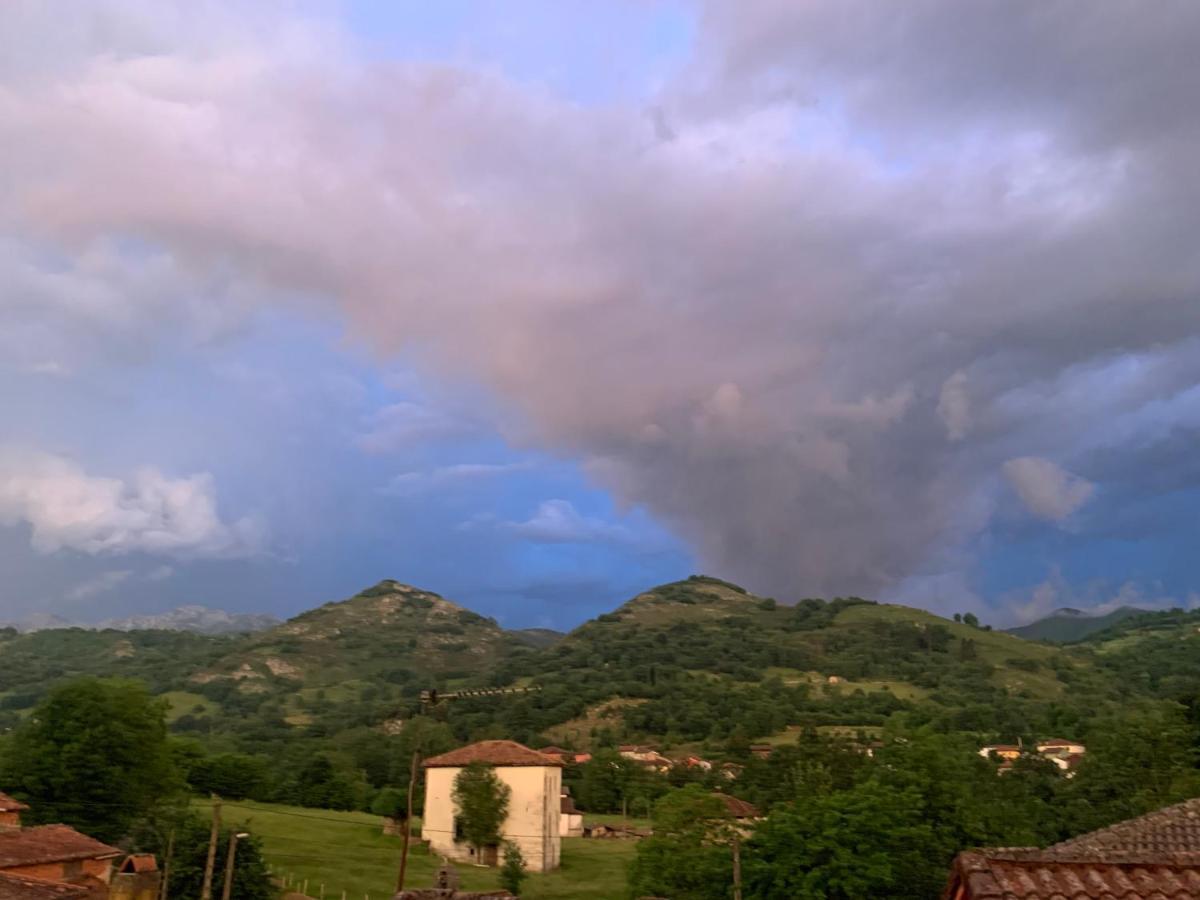 Posada El Pareon Sirviella Buitenkant foto