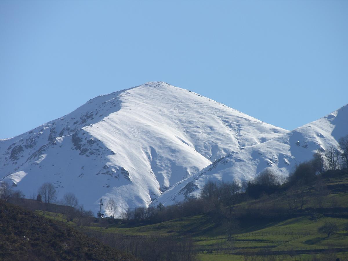 Posada El Pareon Sirviella Buitenkant foto